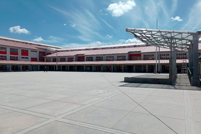 Aluzinc Termoacustico Policarbonato alveolar de 10mm color transparente  Colegio Mariano Melgar Ayaviri