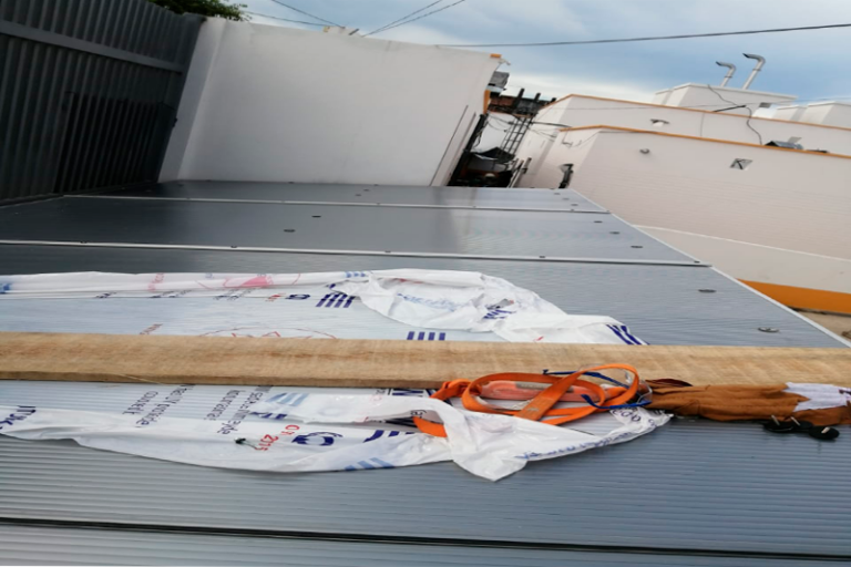 Policarbonato de 16mm Gris Reflectivo con conectores de Aluminio Hospital Cesar Garayar Iquitos