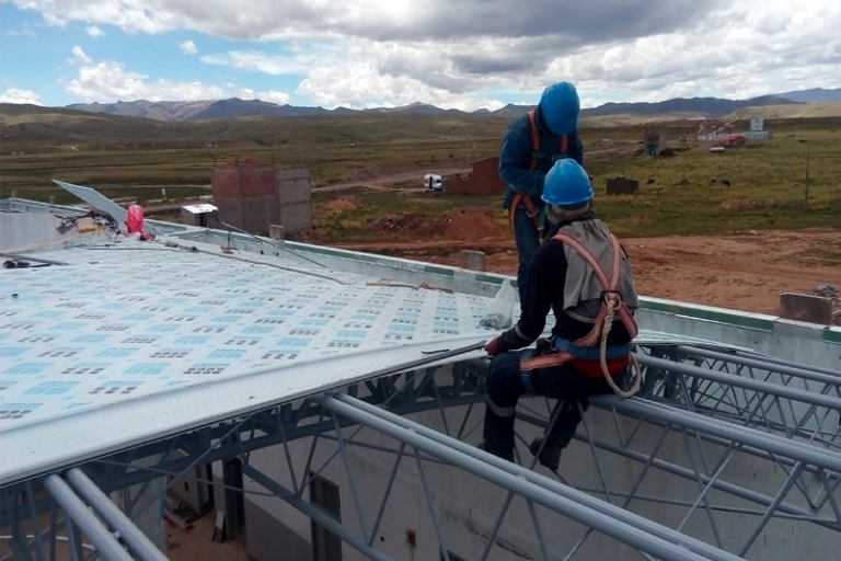 Policarbonato de 16mm Gris con conectores Al de Aluminio en Putina Puno